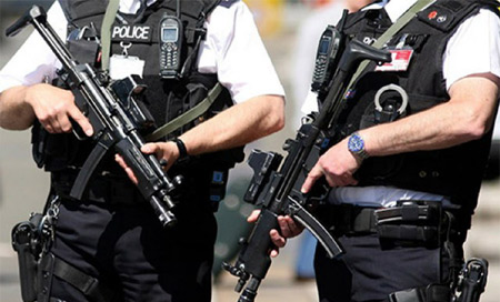 Policía de RU detiene a 2 personas sospechosas de preparar actos terroristas